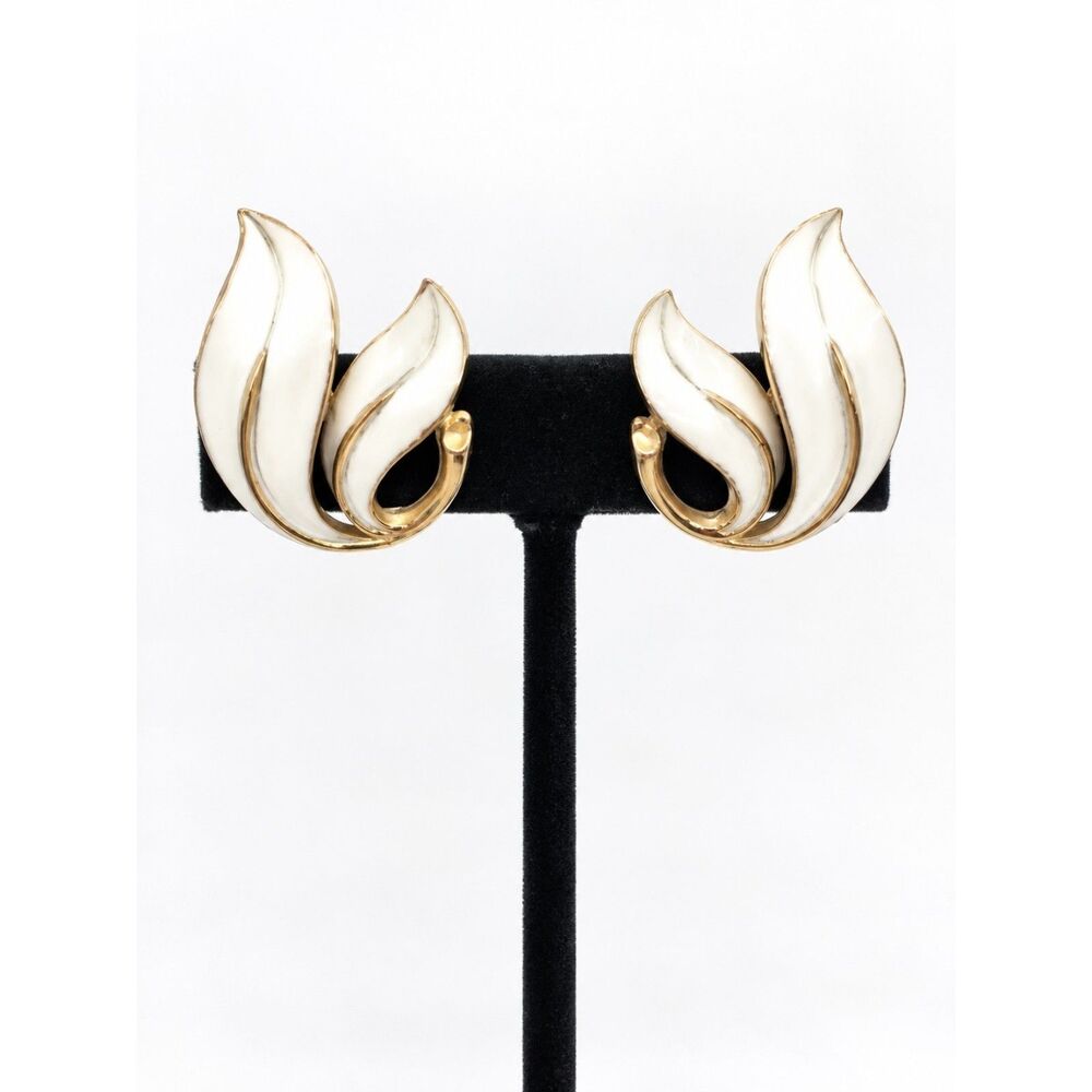 VINTAGE TRIFARI EARRINGS Enamel Clip On White Leaf Gold Tone Spring Mod